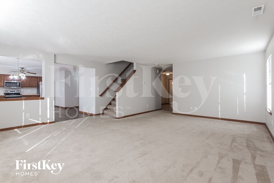 Building Photo - 1117 Central Park Blvd N