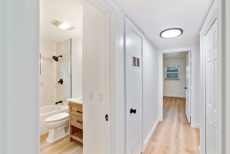 Building Photo - 4413 W Rogers Ave