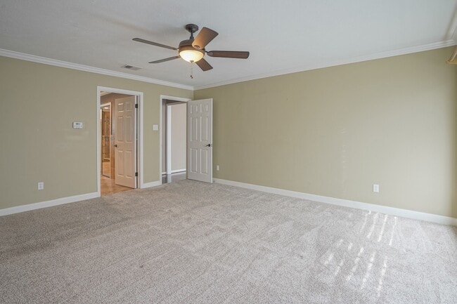 Building Photo - 2108 Lakeway Dr