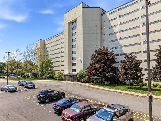 Building Photo - 100 Cove Way