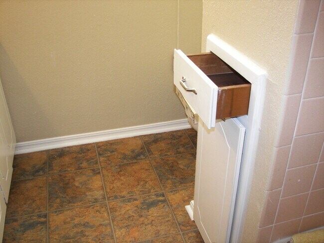 Building Photo - Wonderful remodel!