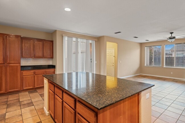 Building Photo - 10228 Pedra Do Sol Way