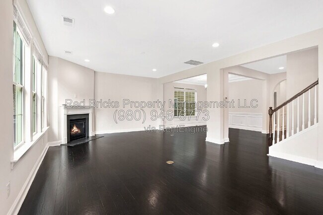 Building Photo - 127 Blossom Ridge Dr