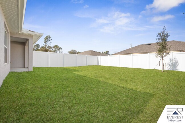 Building Photo - FULLY FENCED, LIKE NEW 3/2/1 TOWNHOUSE ON A CUL DE SAC IN BEAUTIFUL SEMINOLE WOODS