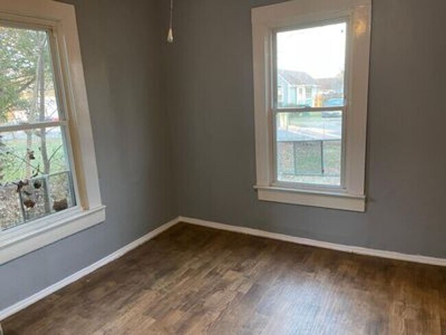 Building Photo - 3 bed 1 bath house in Richmond