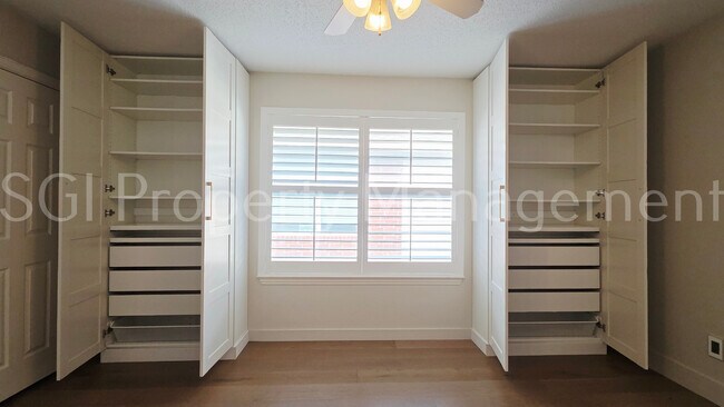 Building Photo - 5004 Evergreen Dr