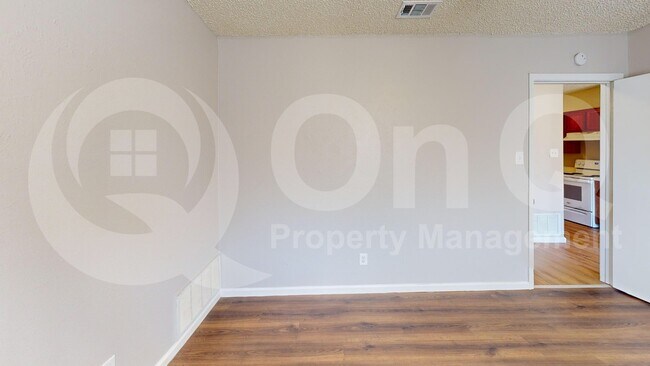 Building Photo - 722 Prairie Creek Dr