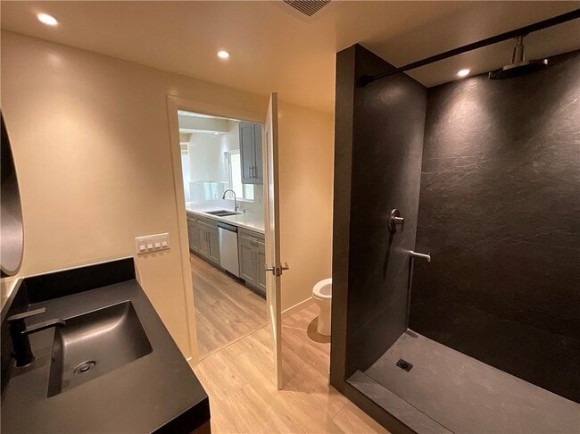 Building Photo - 7841 Wentworth St