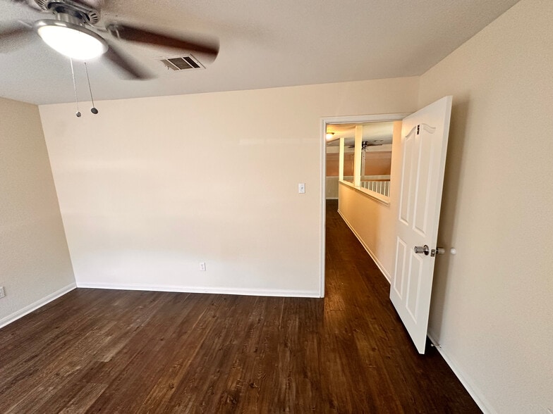 Building Photo - Room in House on Fort Grant Dr