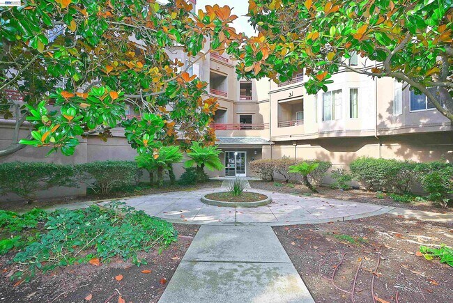 Building Photo - 280 Caldecott Ln