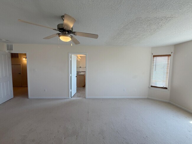 Building Photo - 6216 Calle Vizcaya NW