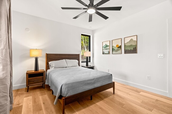 Building Photo - 162 Pond Rd