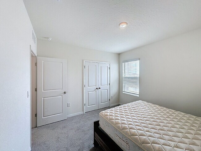 Building Photo - 8379 Ender Hls Dr