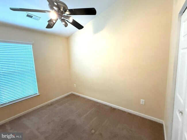 Building Photo - 16 Colts Neck Dr