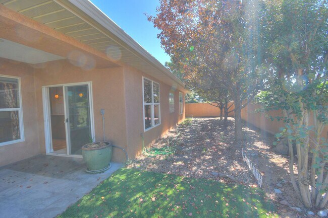 Building Photo - Beautiful NE Heights 3-4 Bedoom with Amazi...