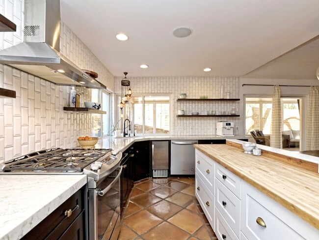 Building Photo - 5209 Fort Mason Dr