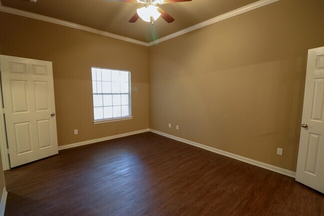 Building Photo - 3009 Breton St