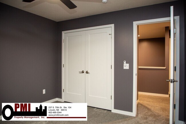 Building Photo - 256 N 105th St