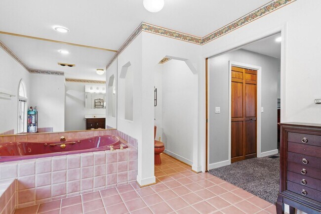 Building Photo - 1126 Somerset Ln