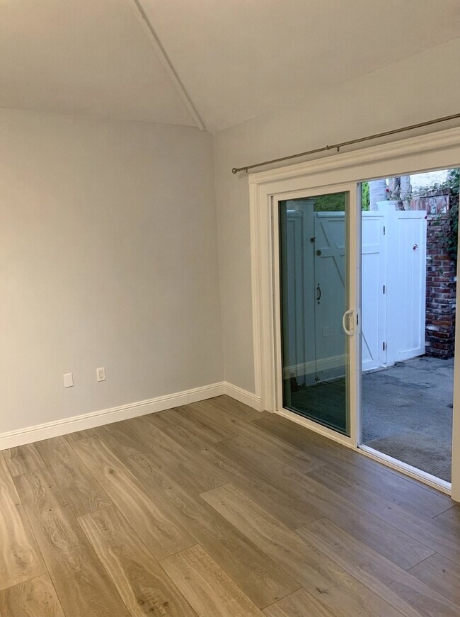 Building Photo - 974 Sandcastle Dr