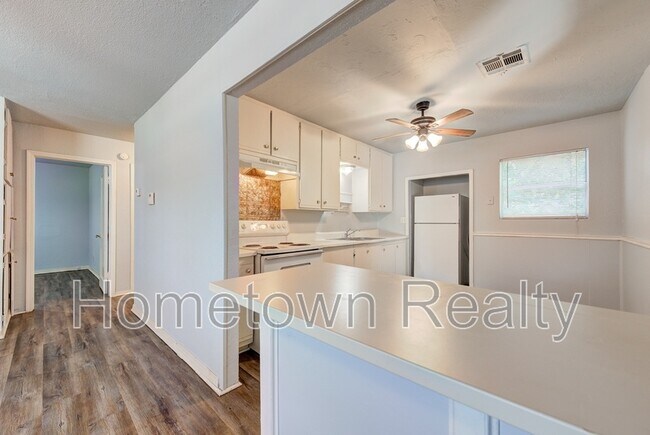 Building Photo - 9809 N McKinley Ave