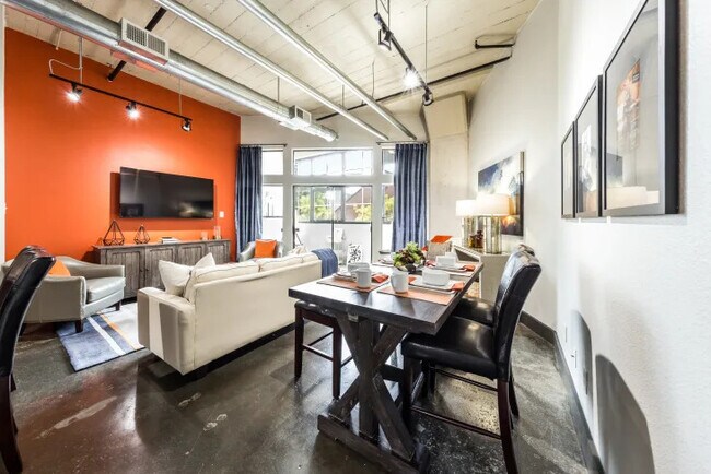 Building Photo - Limited-Time Deal: 1 Month Free!