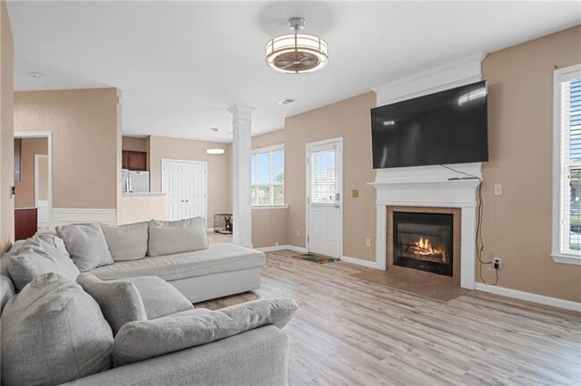 Building Photo - 735 Stillrock Dr SW