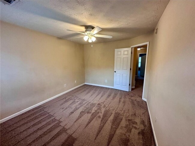 Building Photo - 827 Forsythia Way