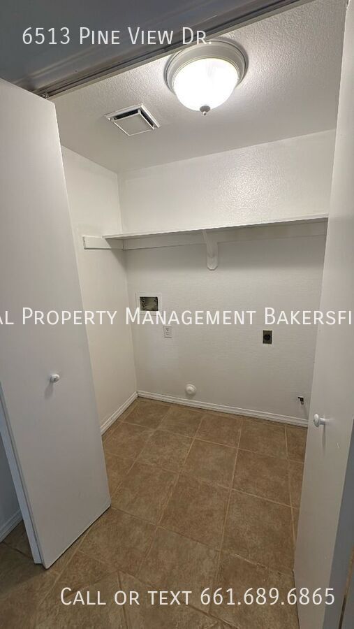 Building Photo - 6513 Pine View Dr