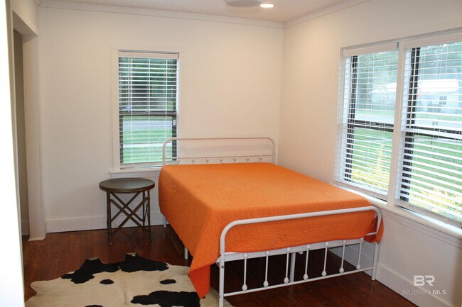 Building Photo - 852 Prospect Ave