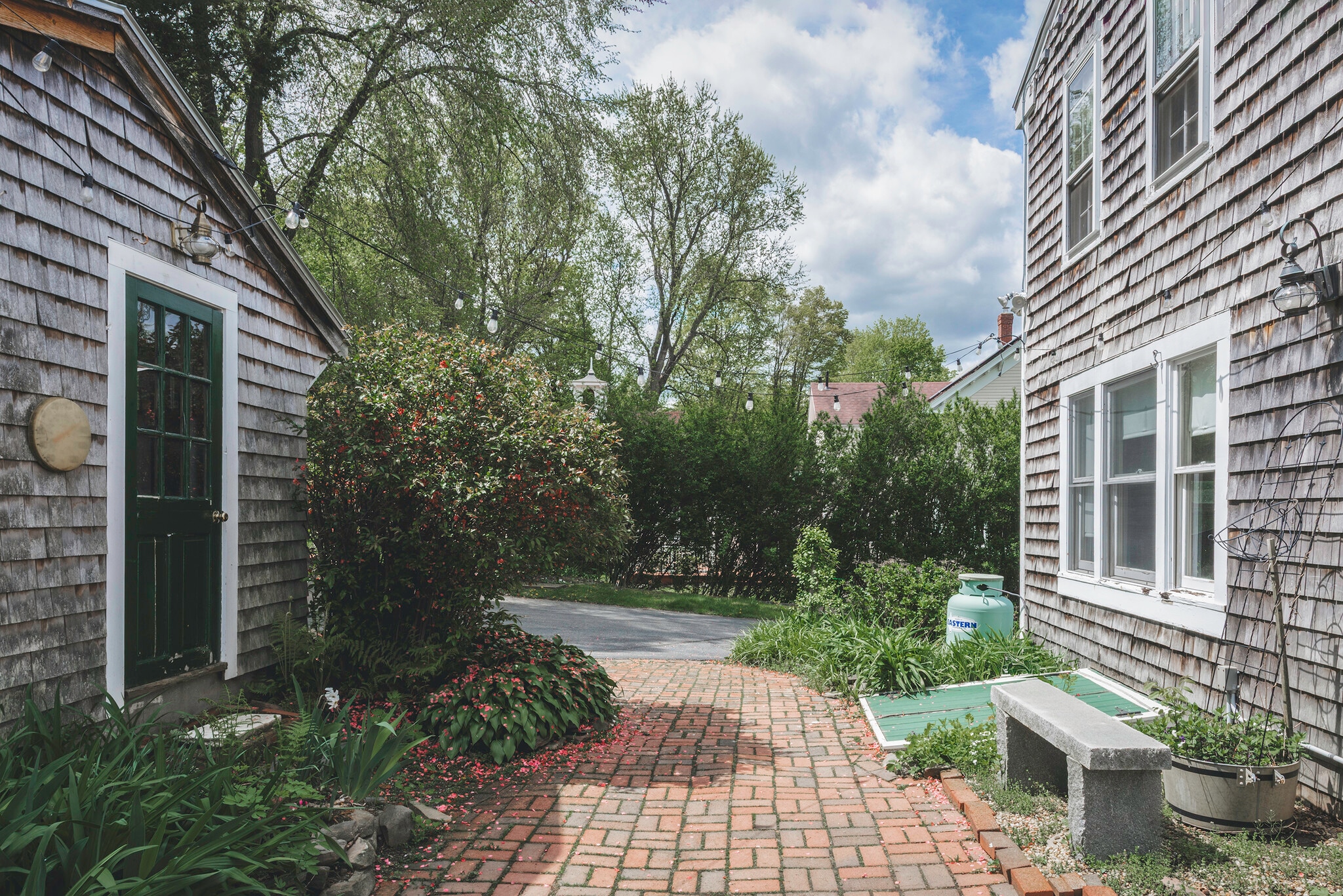 Building Photo - 329 Main St