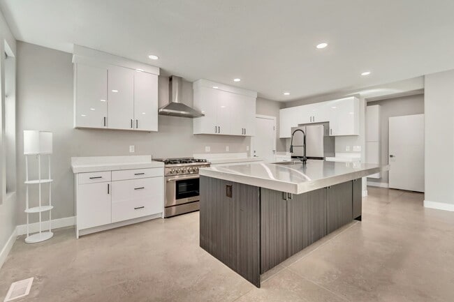 Building Photo - 7033 S 300 E