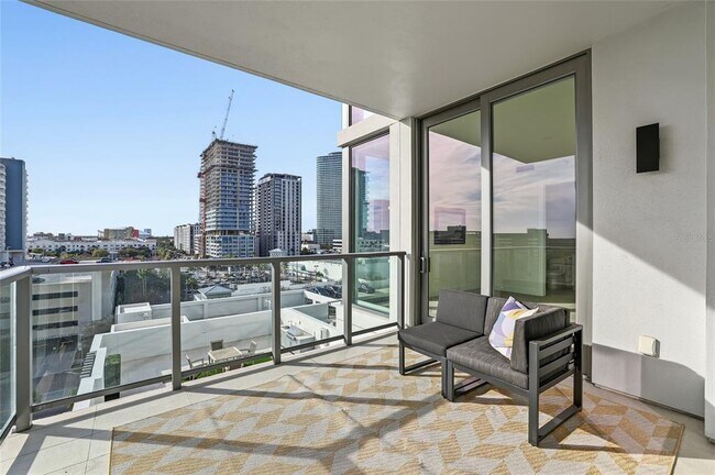 Building Photo - 301 1st St S