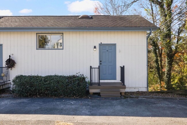 Building Photo - 3800 Memorial Blvd