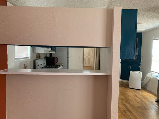 Building Photo - First Month Free!! Remodeled and Cute Manufactured Home in Central BHC