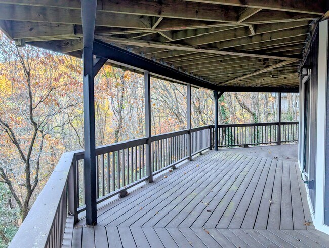 Building Photo - 842 Alpine Dr