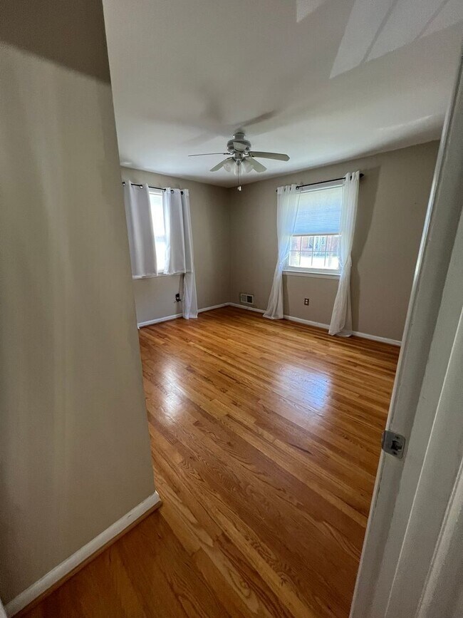 Building Photo - Charming Alexandria Home with Spacious Yard & Prime Location