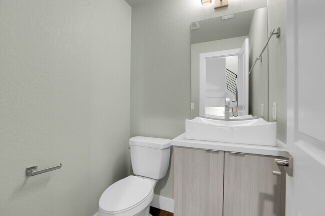 Building Photo - $3,300.00 - 2 Bedroom, 2.5 Bathroom, Rooft...