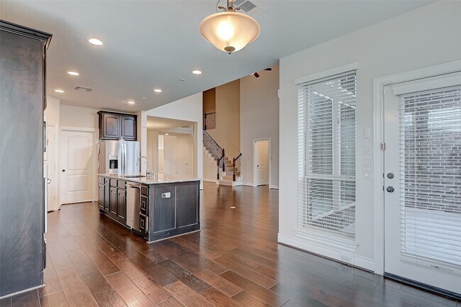 Building Photo - 4006 Misty Waters Ln