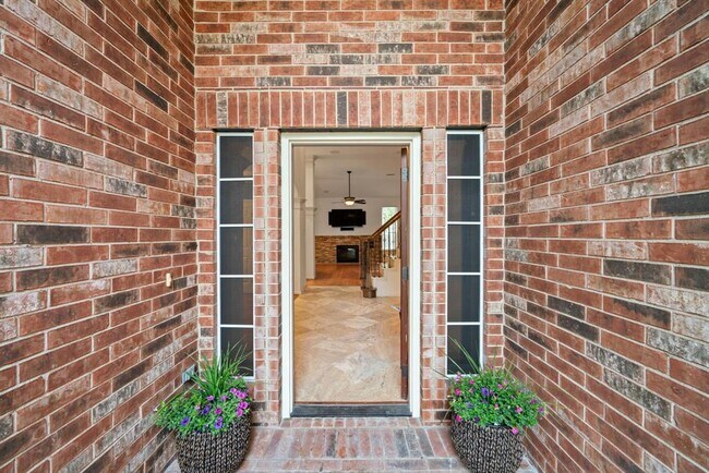 Building Photo - 6307 Shoreview Ct