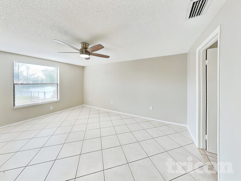 Building Photo - 6101 37th Ave W