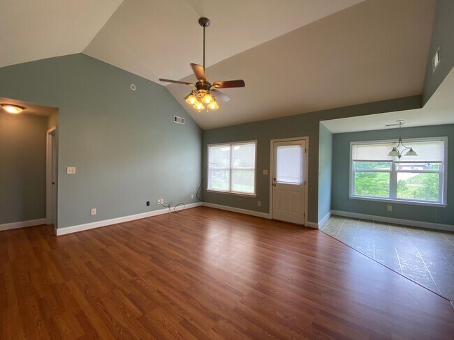 Building Photo - Home for Rent in Woodstock! View with 48 H...