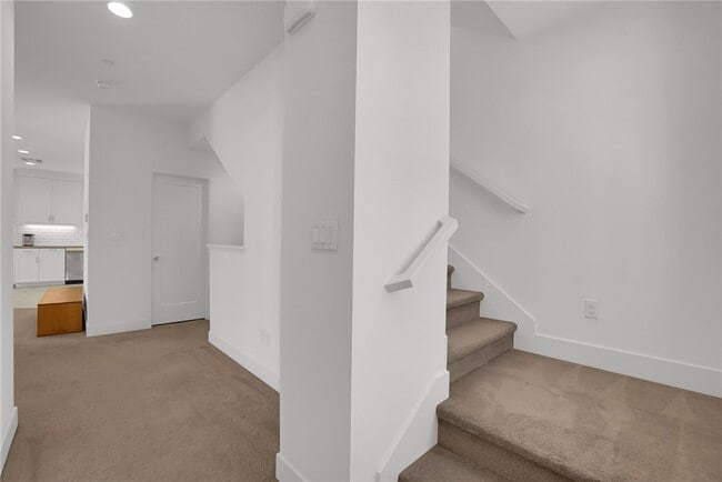 Building Photo - 140 Allusion