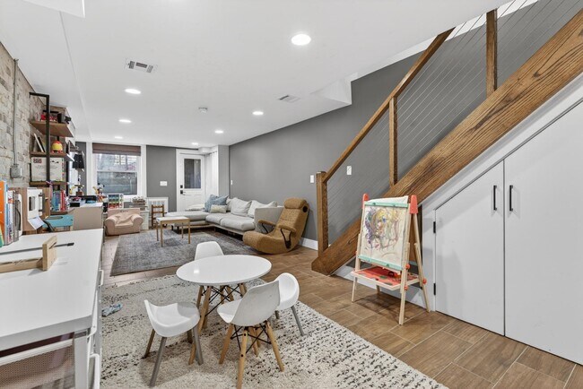 Building Photo - 926 Park Ave