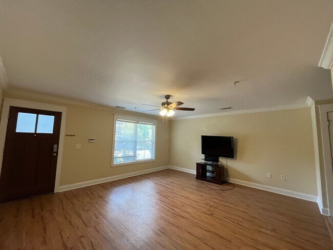 Building Photo - 14-1414 Jones