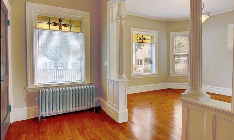 Building Photo - 173 Rochambeau Ave