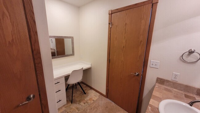 Building Photo - 1200 Duffer Dr