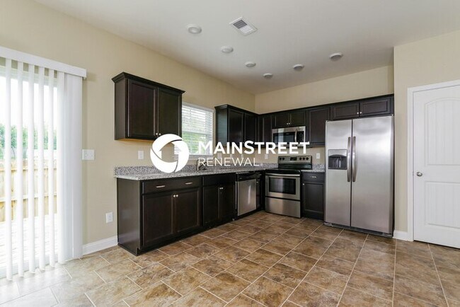 Building Photo - 4 Bedroom Pet-Friendly Home in Louisville, KY with Main Street Renewal