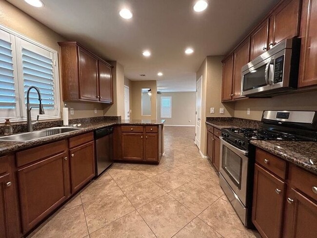 Building Photo - 2251 S Ponderosa Dr