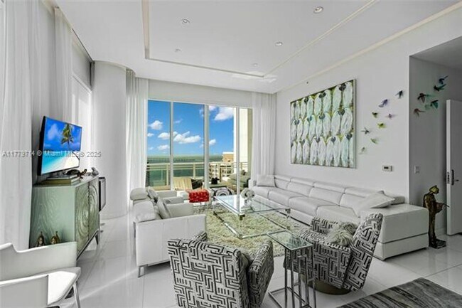 Building Photo - 900 Brickell Key Blvd